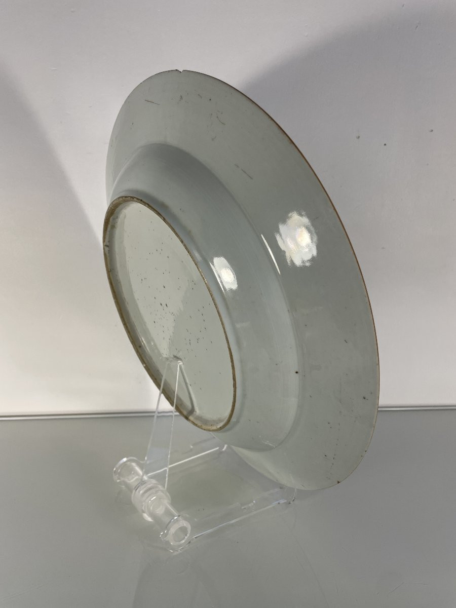 Plat Circulaire en Porcelaine – Compagnie des Indes – XVIIIᵉ siècle-photo-3