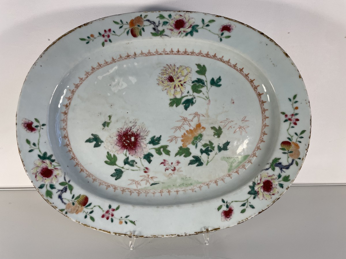 Large Oval Porcelain Platter From The East India Company – 18th Century