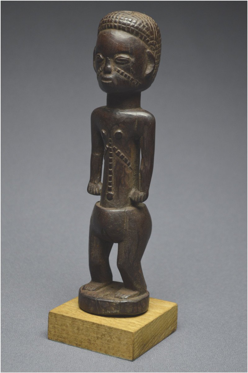 République Démocratique du Congo (ex Zaïre), Peuple Tabwa, Milieu du XXème siècle, Ancienne statuette anthropomorphe à patine sombre brillante-photo-4