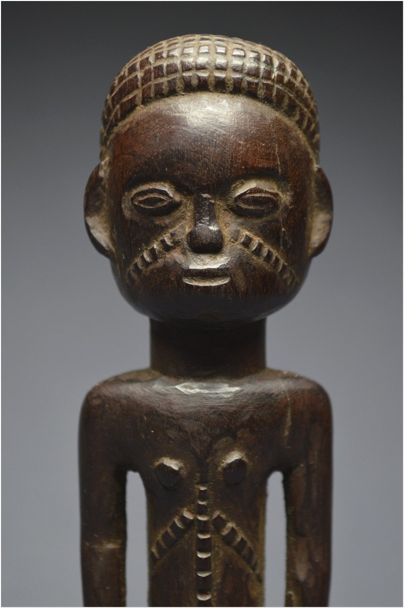 République Démocratique du Congo (ex Zaïre), Peuple Tabwa, Milieu du XXème siècle, Ancienne statuette anthropomorphe à patine sombre brillante-photo-7