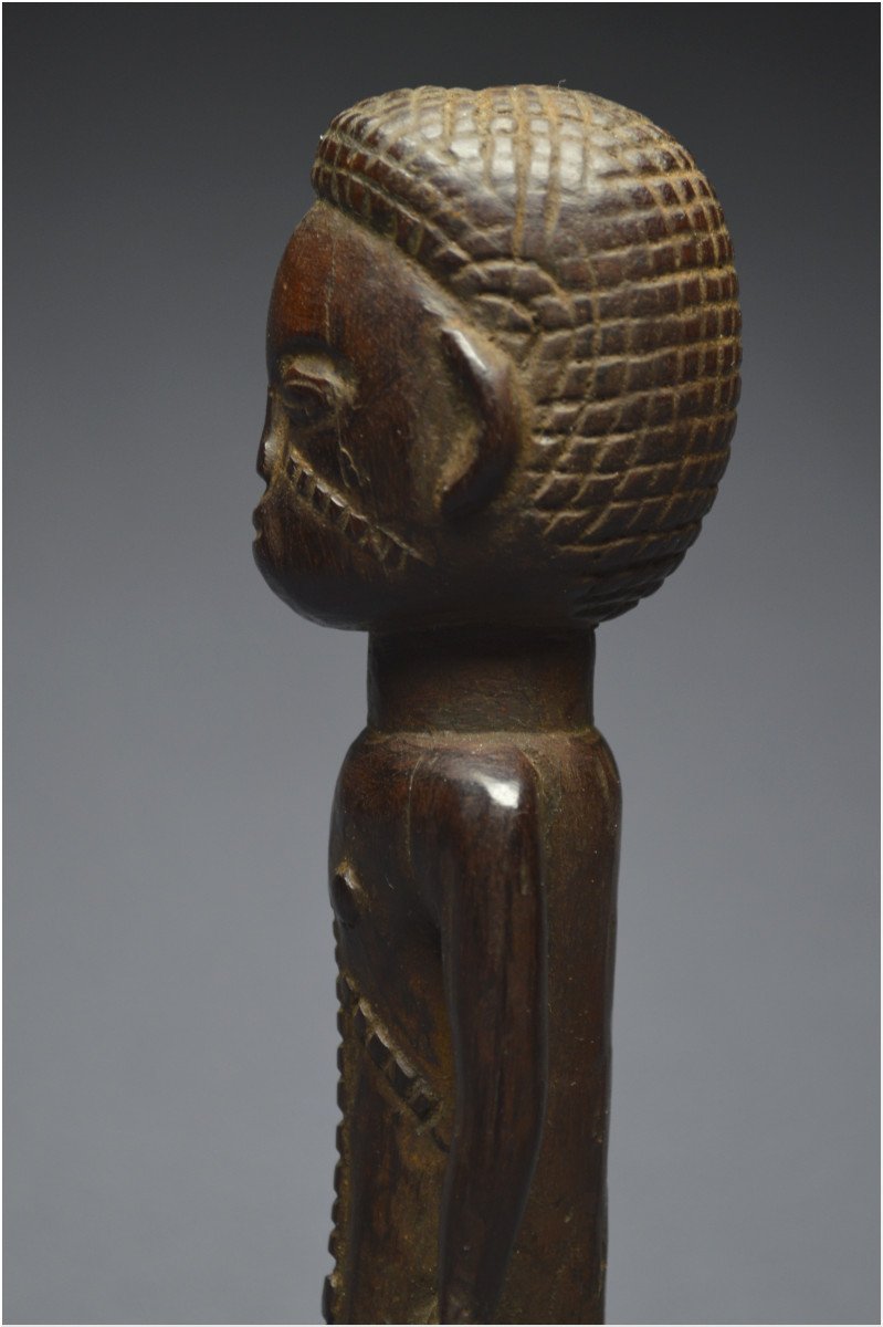 République Démocratique du Congo (ex Zaïre), Peuple Tabwa, Milieu du XXème siècle, Ancienne statuette anthropomorphe à patine sombre brillante-photo-8