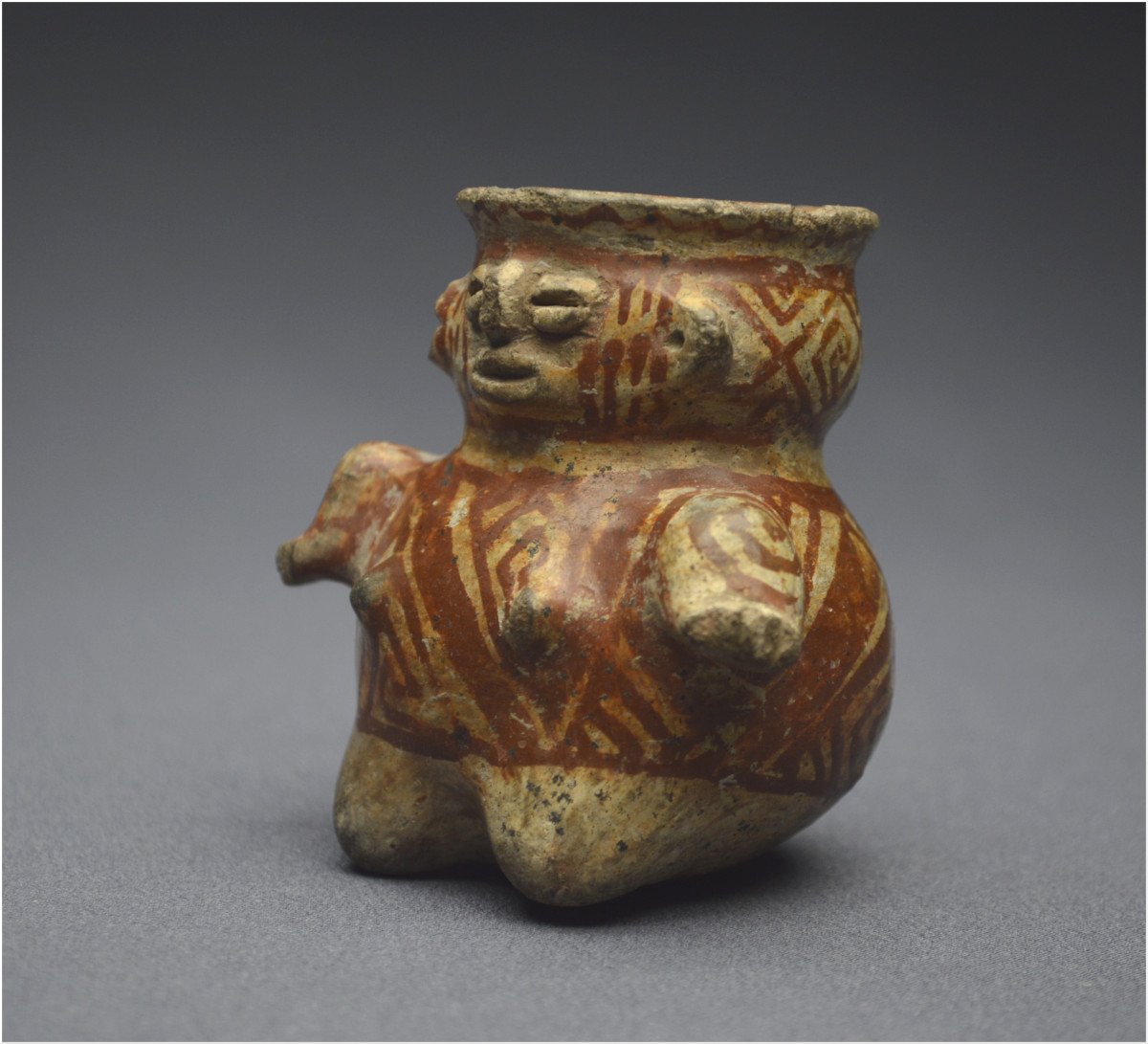 Mexico, 800 – 1500 Ad, Huastec Culture, Small Anthropomorphic Potion Vase, Ceramics With Cream And Red Coffee Engobe-photo-2