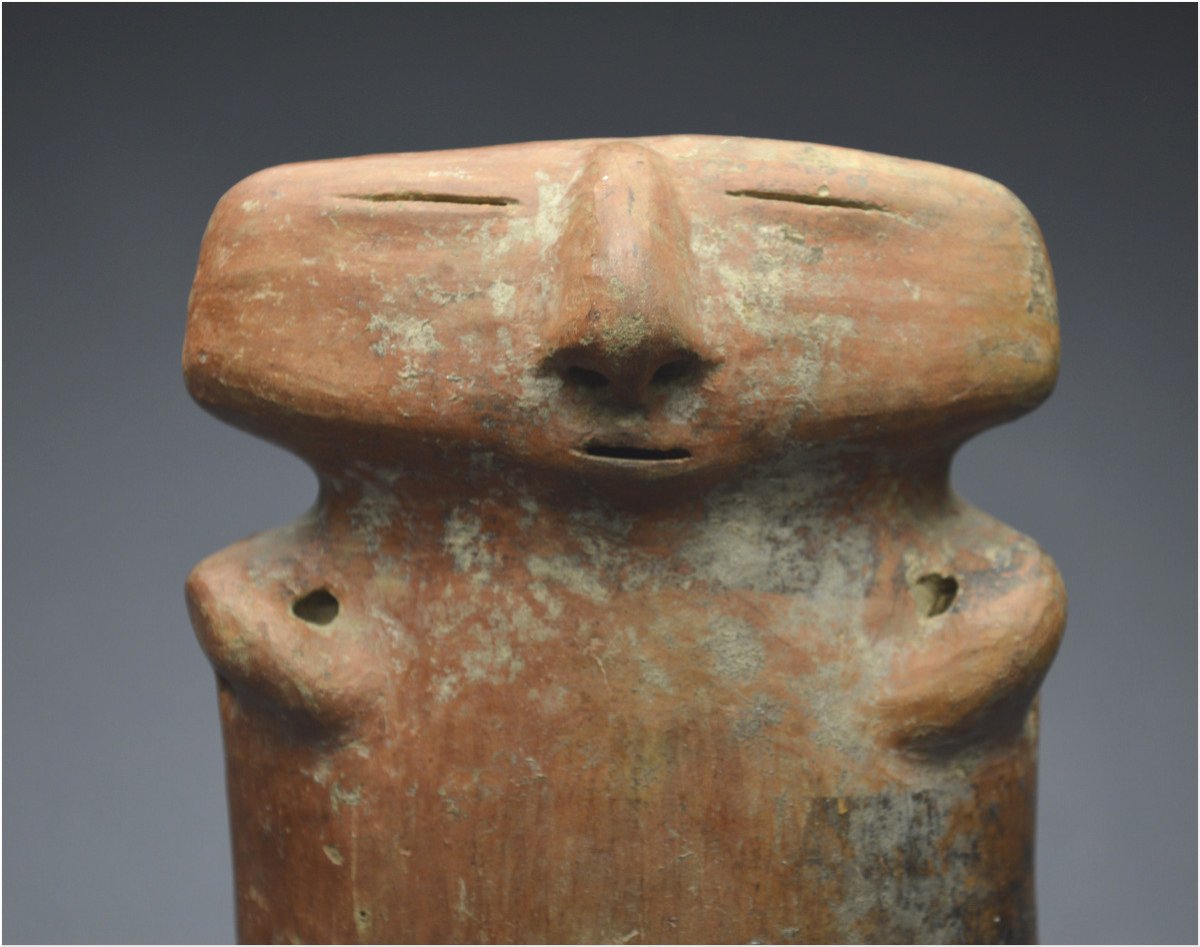 Colombie, 800 – 1200 ap J. –C., Culture Quimbaya, Statuette anthropomorphe en terre cuite beige-orangée-photo-2