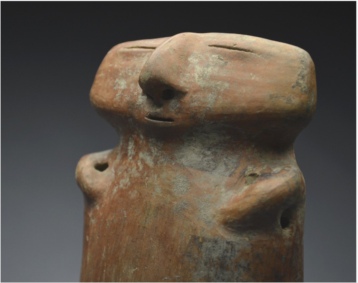 Colombie, 800 – 1200 ap J. –C., Culture Quimbaya, Statuette anthropomorphe en terre cuite beige-orangée-photo-3