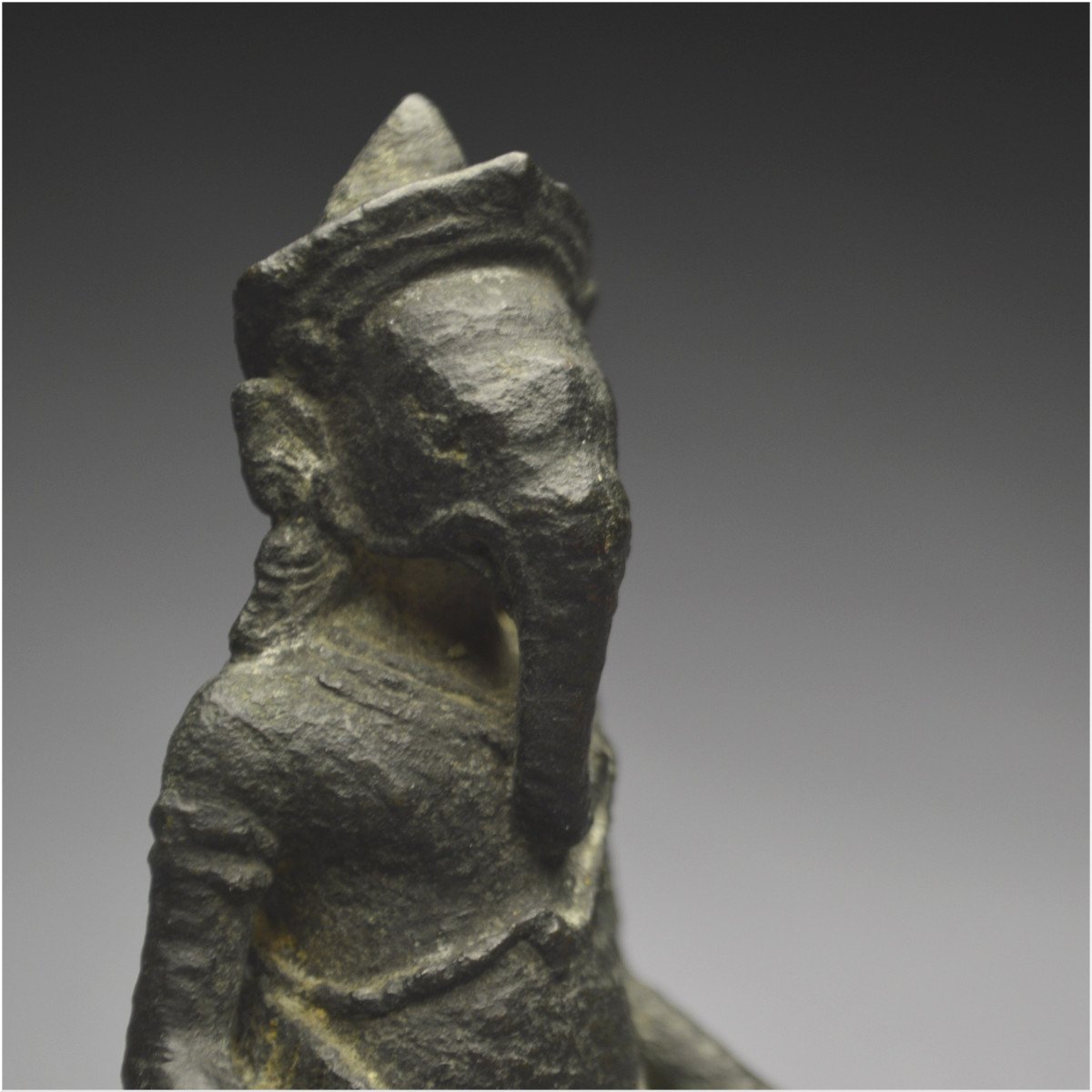  Cambodge, XIème siècle, Royaume d’Angkor Vat, Style du Baphuon, Statuette de Ganesh en bronze à patine profonde-photo-3