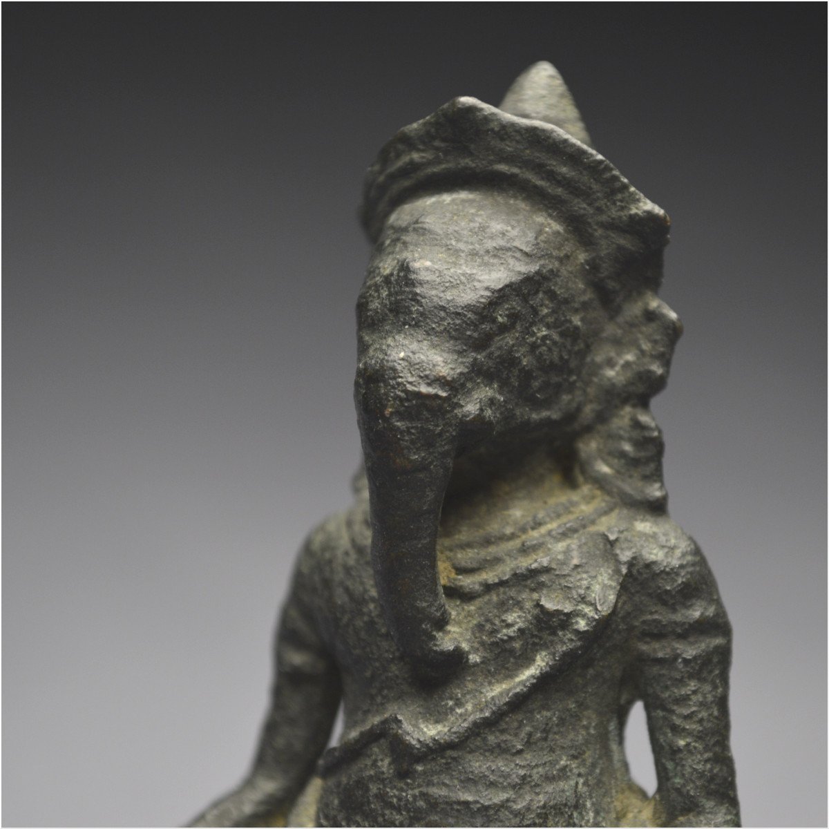  Cambodge, XIème siècle, Royaume d’Angkor Vat, Style du Baphuon, Statuette de Ganesh en bronze à patine profonde-photo-5
