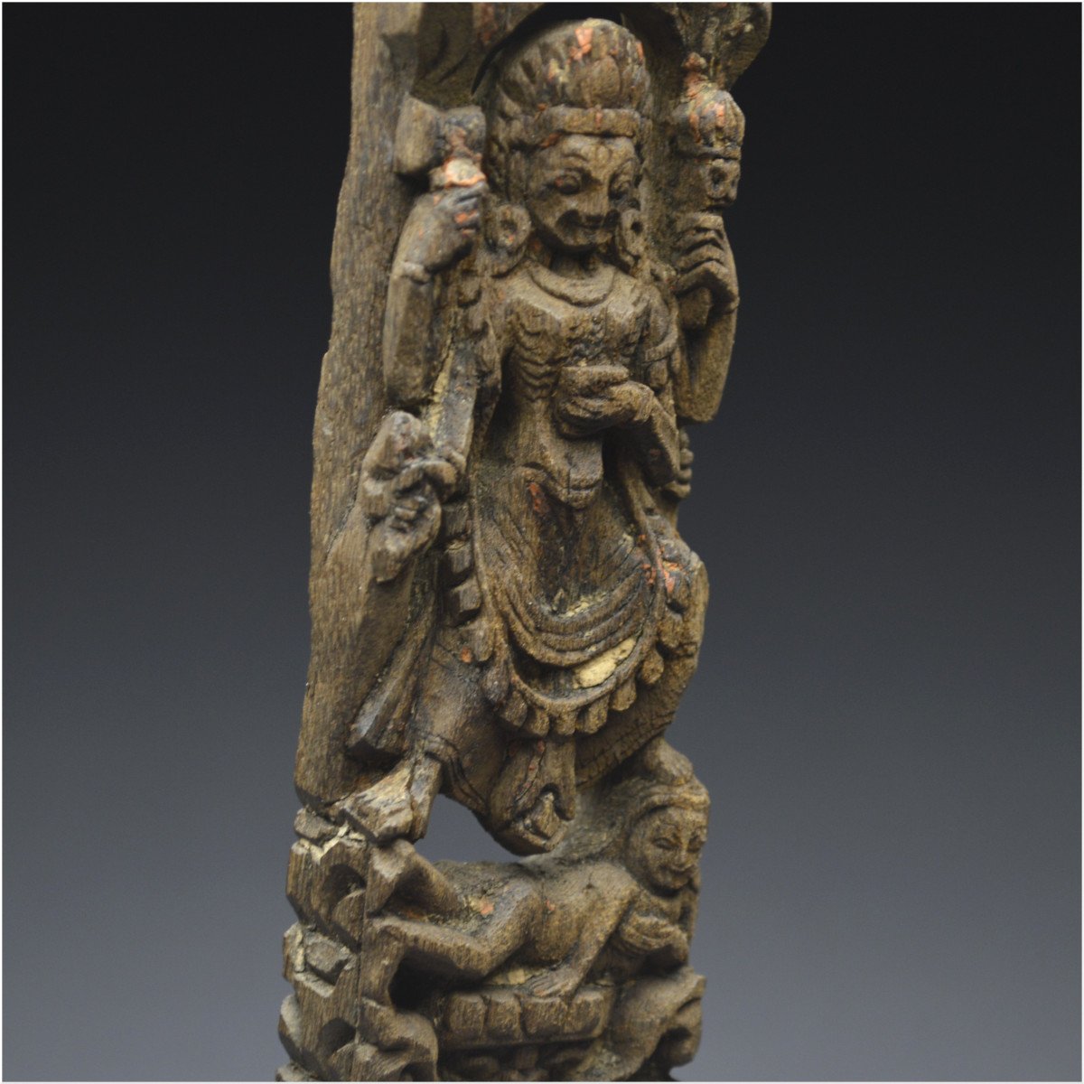 Népal, XVIème - XVIIème siècle, Petit élément d'architecture en bois représentant Kali-photo-3