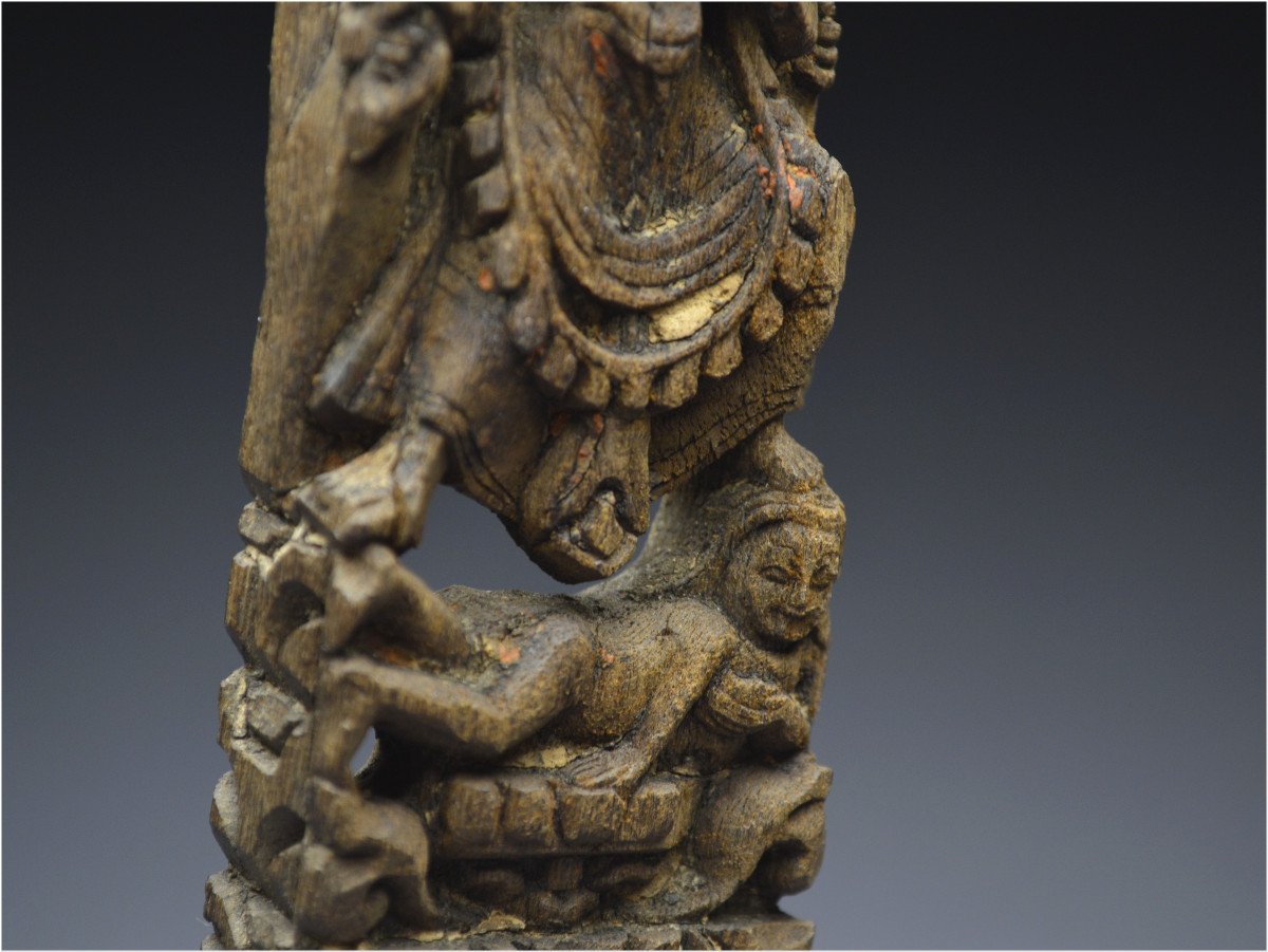 Népal, XVIème - XVIIème siècle, Petit élément d'architecture en bois représentant Kali-photo-5