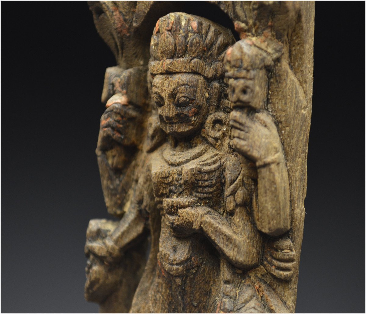 Népal, XVIème - XVIIème siècle, Petit élément d'architecture en bois représentant Kali-photo-7