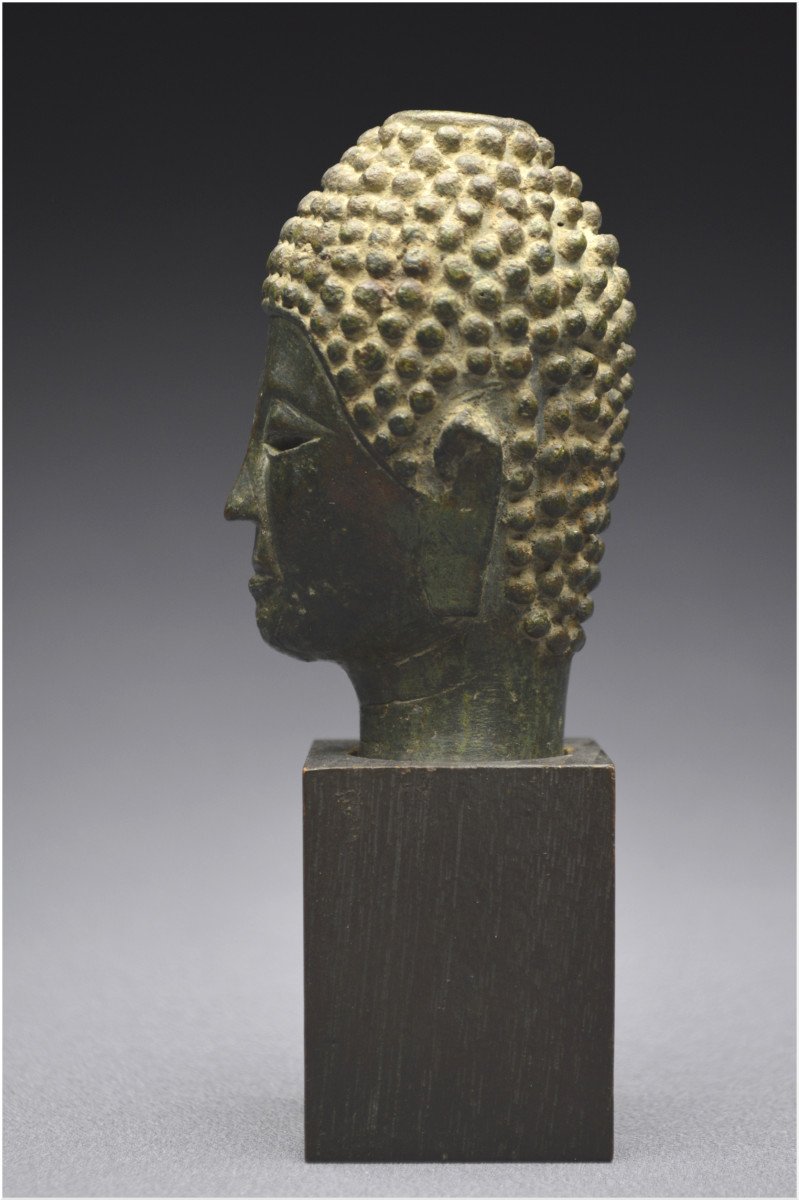 Laos, XVIème -XVIIème siècle, Petite tête de bouddha en bronze à patine sombre-photo-1