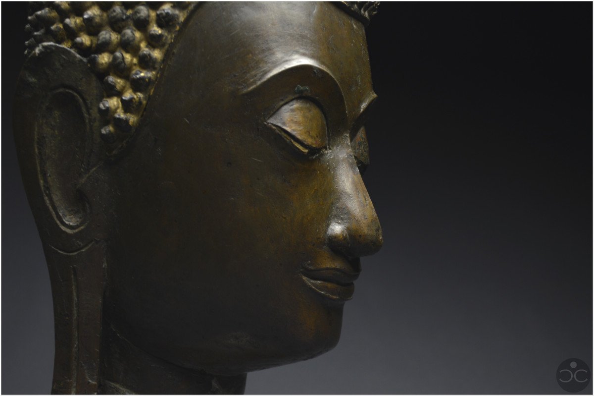 Ancien Royaume de Siam, XVIème - XVIIème siècle, Grande tête de Bouddha en bronze à patine brune-photo-4
