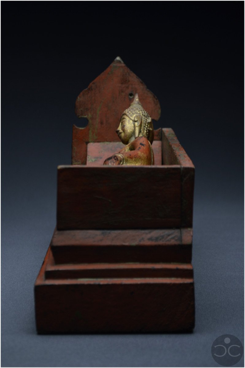 Ancien Royaume de Siam, XIXème siècle, Représentation de Bouddha couché en bois laqué et doré-photo-1