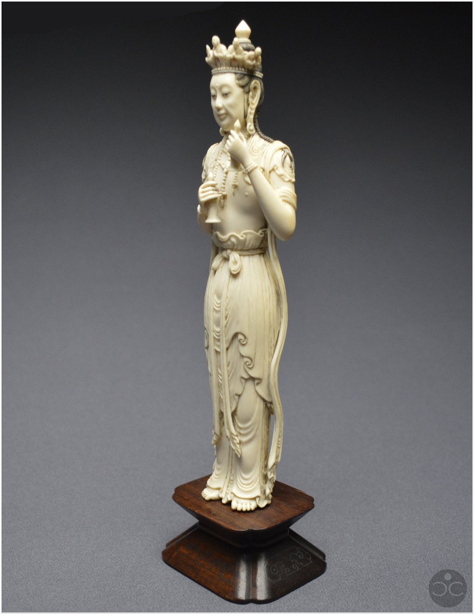 Chine, XIXème siècle, Représentation en ivoire du bodhisattva Avalokitesvara (certificat CITES)-photo-4