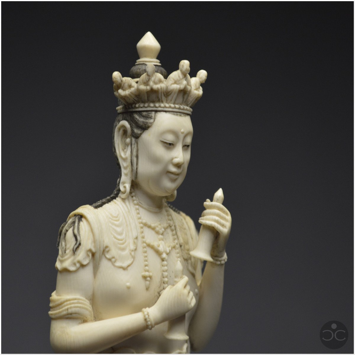 Chine, XIXème siècle, Représentation en ivoire du bodhisattva Avalokitesvara (certificat CITES)-photo-5