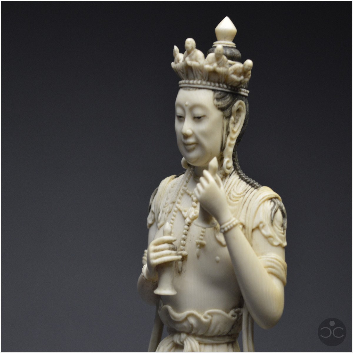 Chine, XIXème siècle, Représentation en ivoire du bodhisattva Avalokitesvara (certificat CITES)