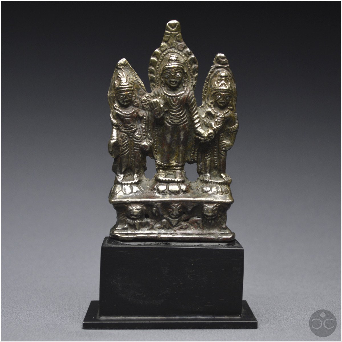 Tibet occidental, Période Médiévale, Xème-XIIème siècle, Bouddha entouré de bodhisattvas, Alliage cuivreux et incrustations d'argent-photo-2