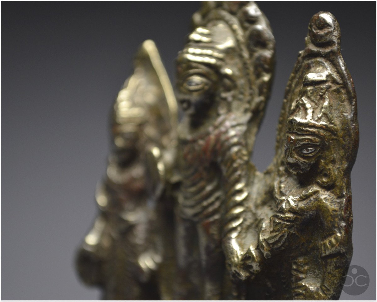 Tibet occidental, Période Médiévale, Xème-XIIème siècle, Bouddha entouré de bodhisattvas, Alliage cuivreux et incrustations d'argent-photo-7