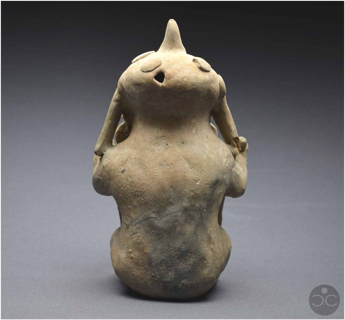 Équateur, 500 av - 500 ap J. -C., Culture Jama-Coaque, Shaman aux offrandes, Céramique ocre-photo-2
