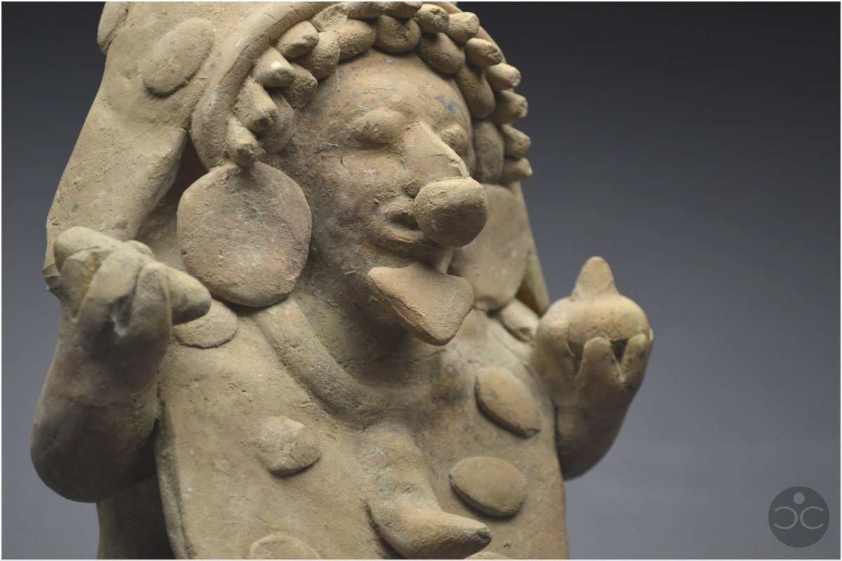 Équateur, 500 av - 500 ap J. -C., Culture Jama-Coaque, Shaman aux offrandes, Céramique ocre-photo-6