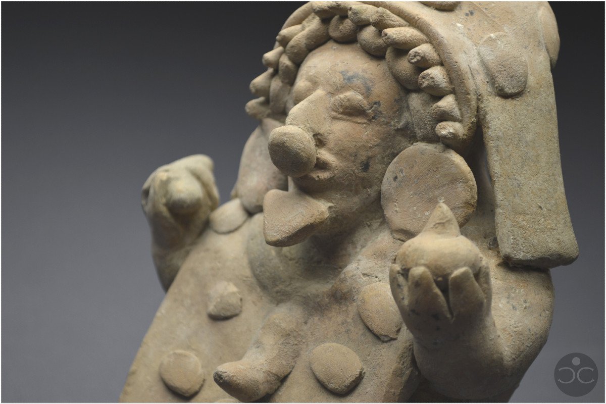 Équateur, 500 av - 500 ap J. -C., Culture Jama-Coaque, Shaman aux offrandes, Céramique ocre-photo-8