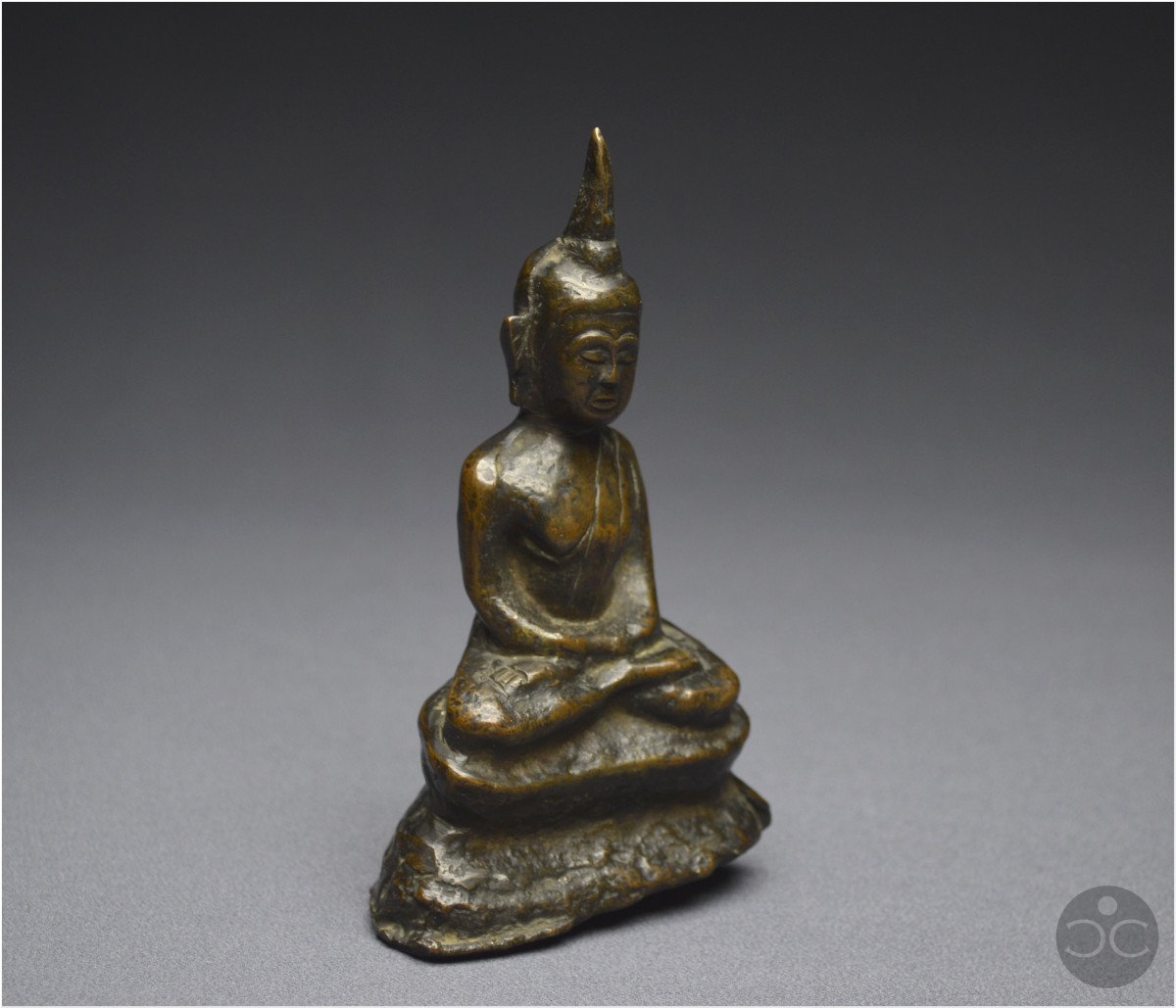 Cambodge / Laos, XVIIIème siècle, Ancien Bouddha Maravijaya en bronze à patine brune-photo-2