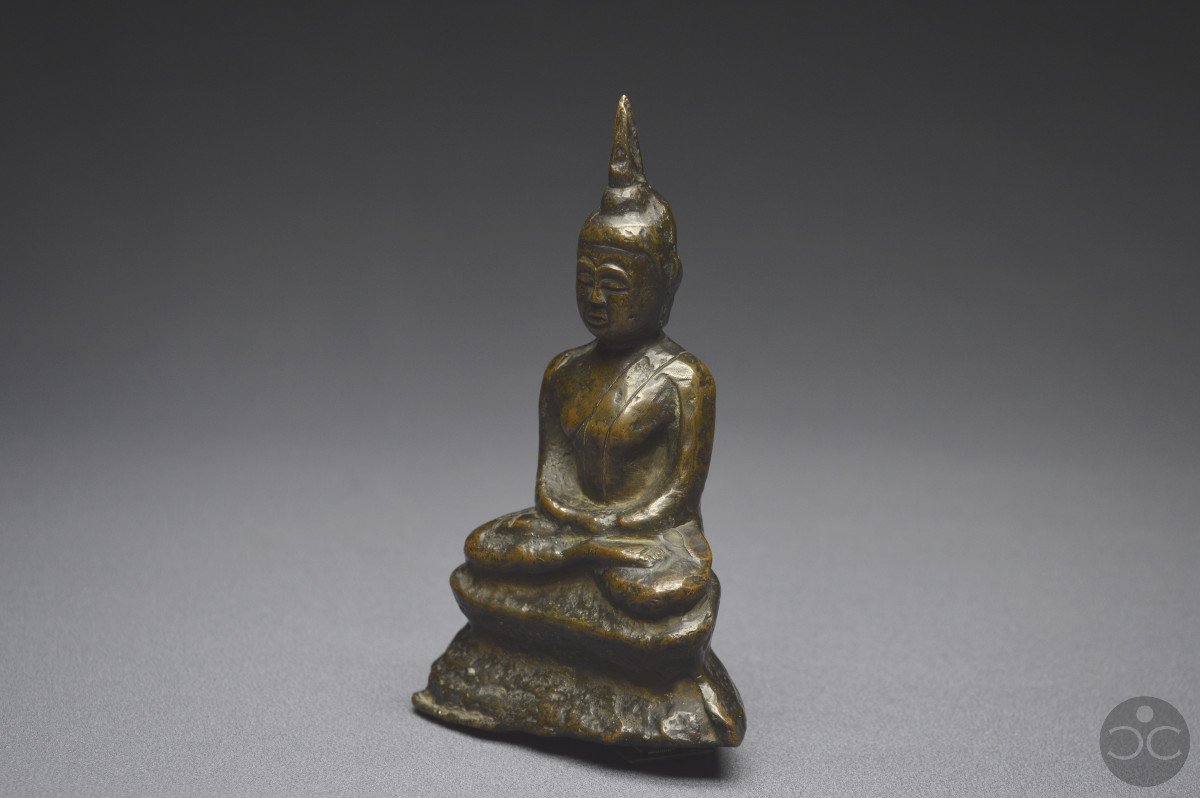 Cambodge / Laos, XVIIIème siècle, Ancien Bouddha Maravijaya en bronze à patine brune-photo-3