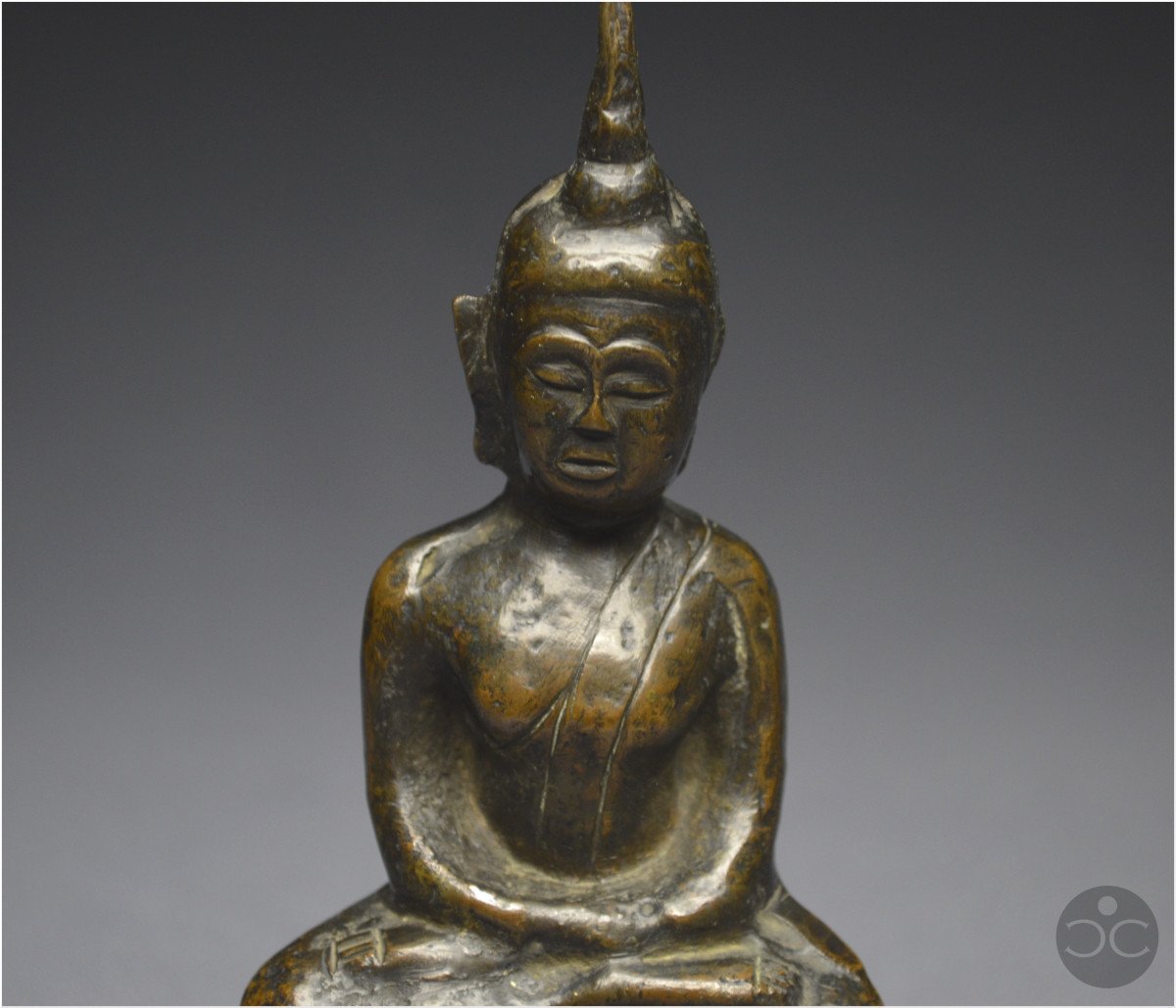 Cambodge / Laos, XVIIIème siècle, Ancien Bouddha Maravijaya en bronze à patine brune