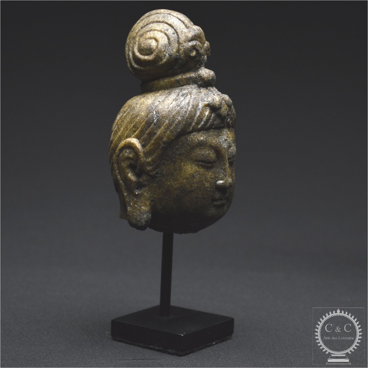 Chine, Dynastie Tang (618-907 ap J. -C.), Tête de bodhisattva en pierre couleur ambre-photo-3