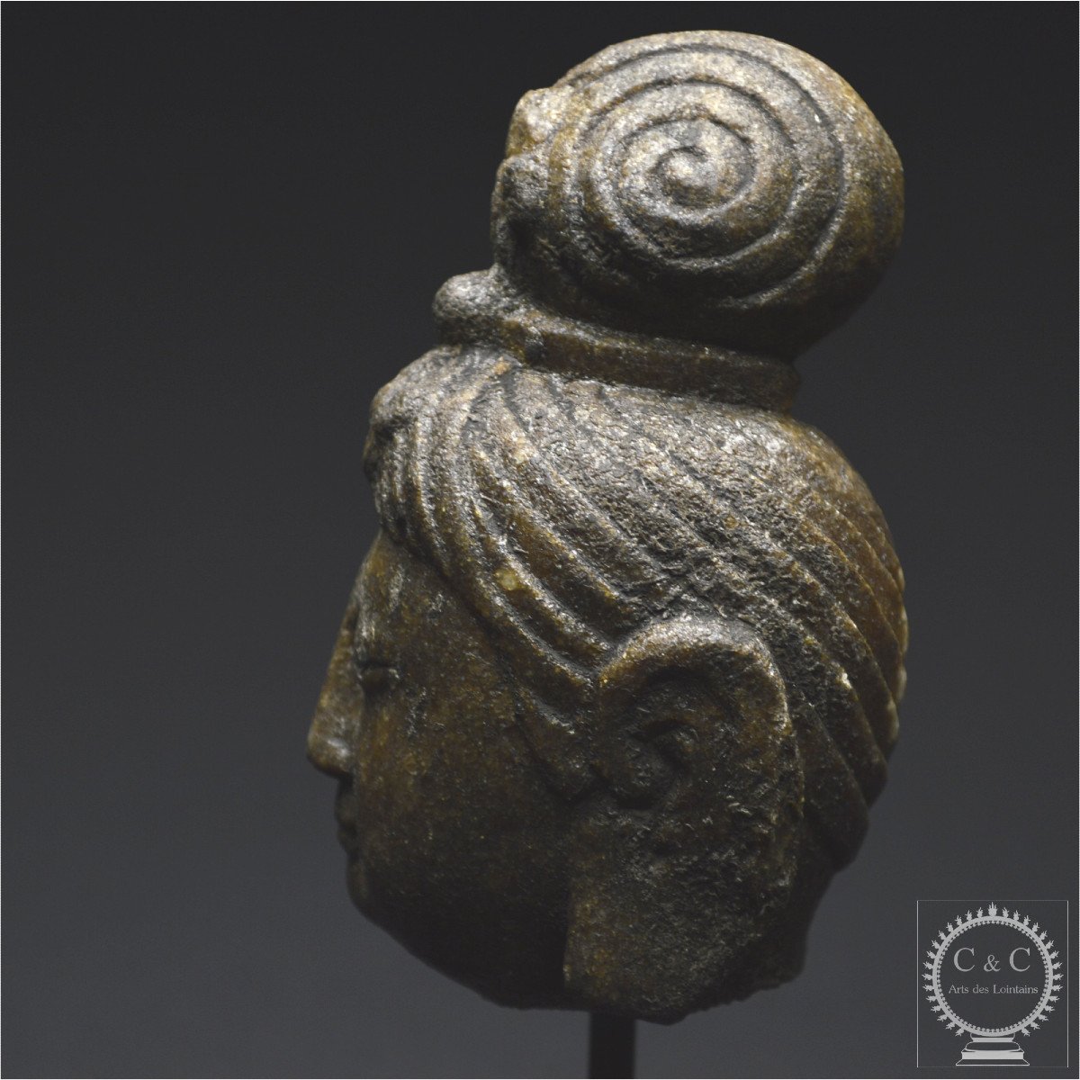Chine, Dynastie Tang (618-907 ap J. -C.), Tête de bodhisattva en pierre couleur ambre-photo-5