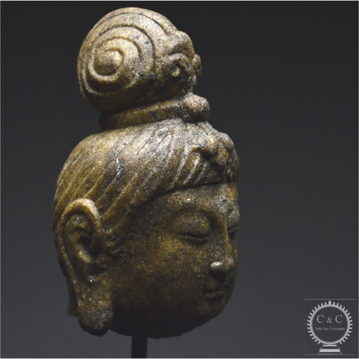 Chine, Dynastie Tang (618-907 ap J. -C.), Tête de bodhisattva en pierre couleur ambre-photo-6