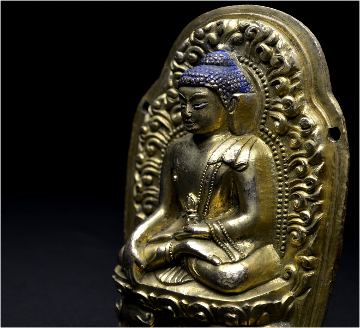 Tibet, XVIIIème siècle, Représentation du Bouddha de la Terre Pure, Bronze doré polychrome -photo-4