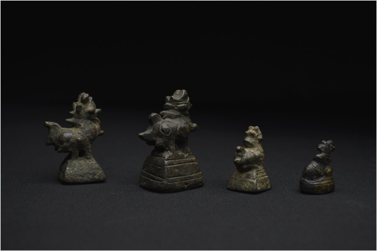 Birmanie, XVIIIème-XIXème siècle, Ensemble de quatre poids à opium en bronze en forme de lion -photo-2