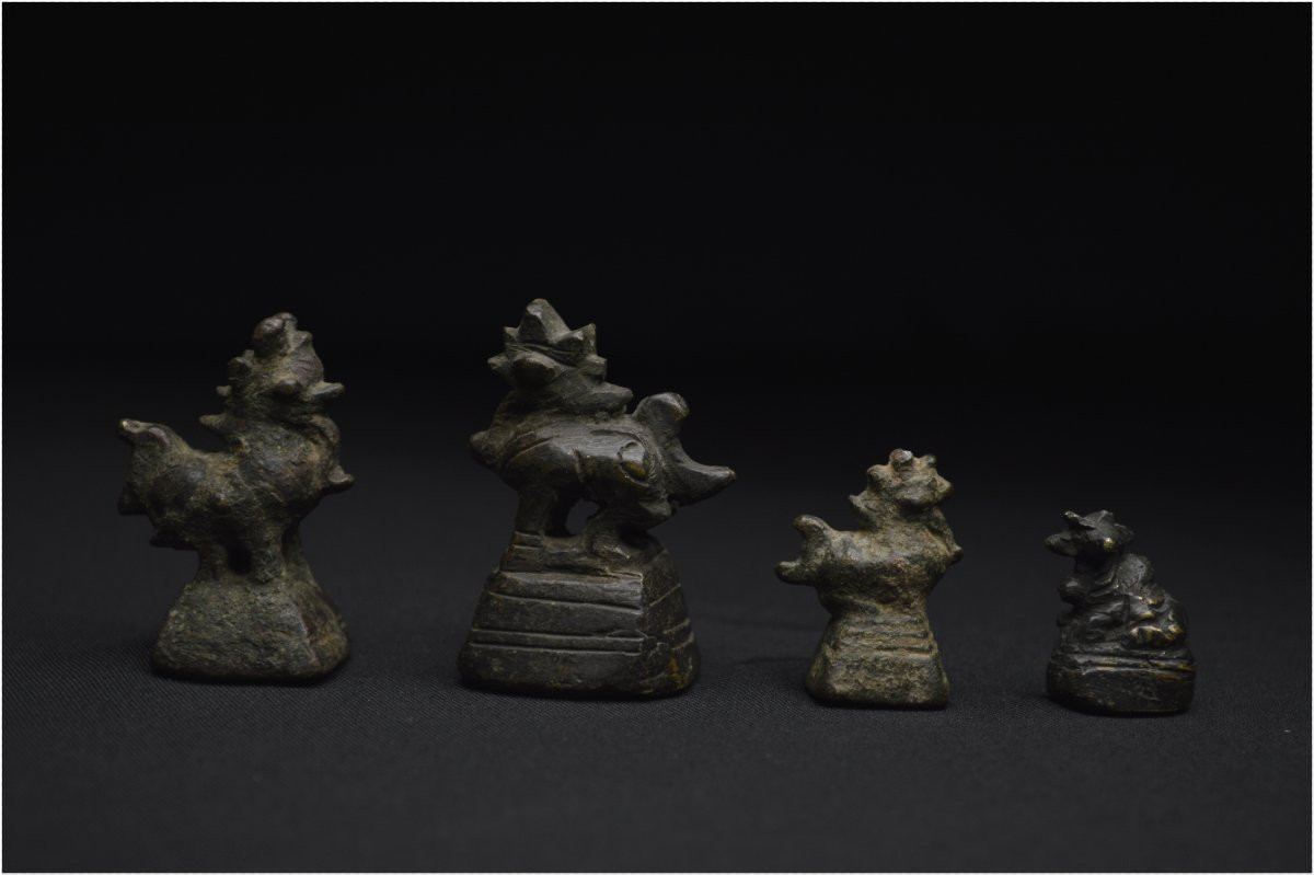 Birmanie, XVIIIème-XIXème siècle, Ensemble de quatre poids à opium en bronze en forme de lion -photo-3