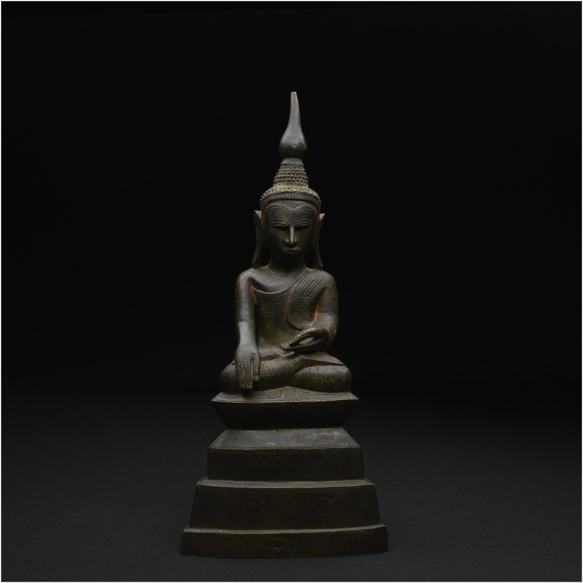 Birmanie, XIXème siècle, Statuette du Bouddha Maravijaya, Bronze avec rehauts de laque-photo-2