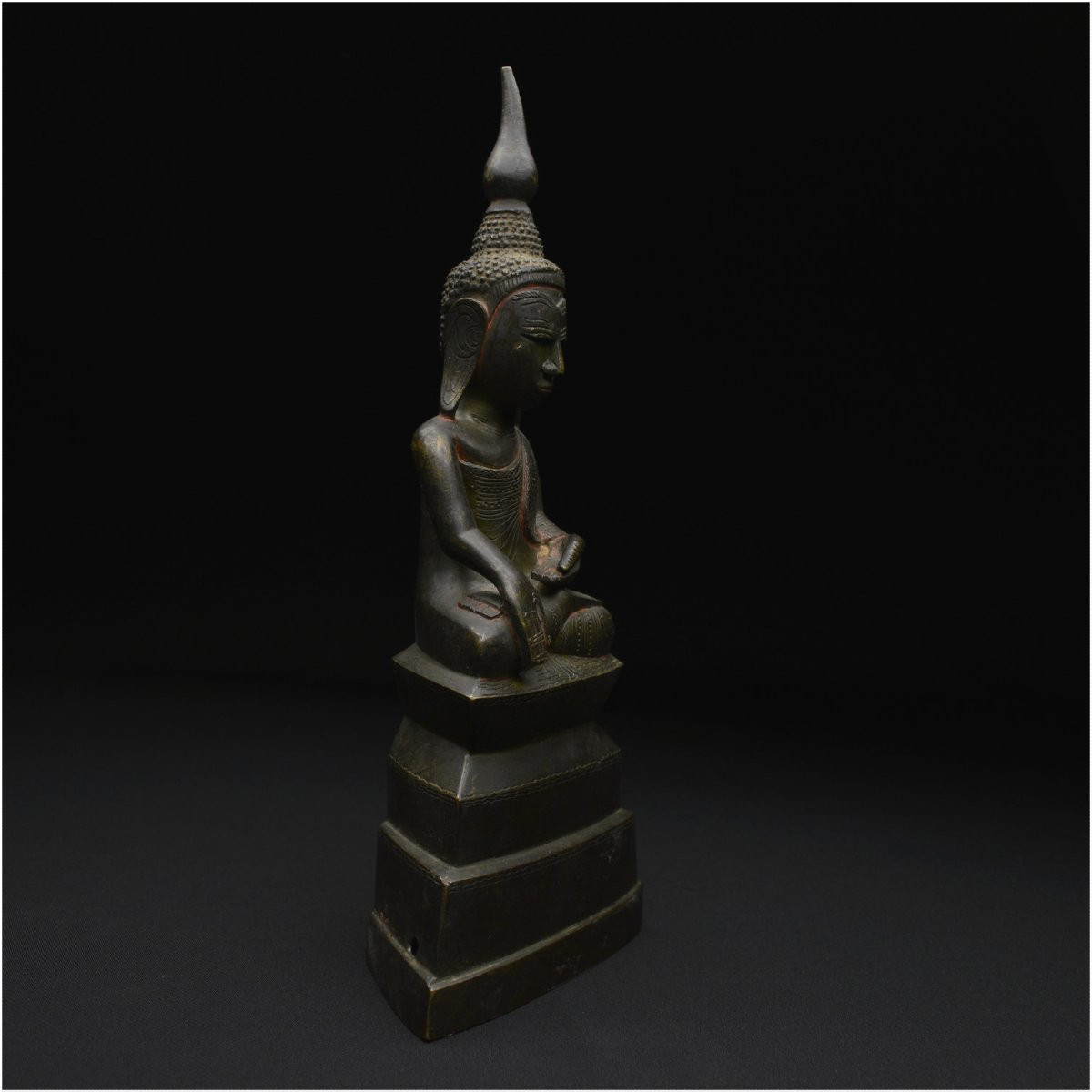 Birmanie, XIXème siècle, Statuette du Bouddha Maravijaya, Bronze avec rehauts de laque-photo-3