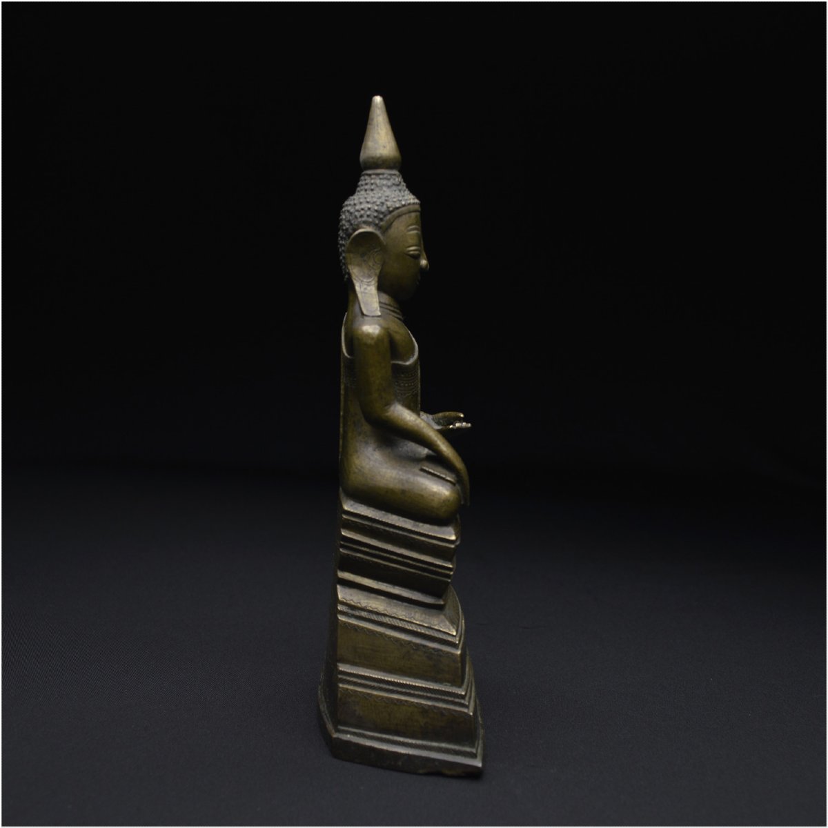 Birmanie, Fin du XIXème siècle, Statuette en alliage cuivreux représentant le Bouddha Sakyamuni-photo-3