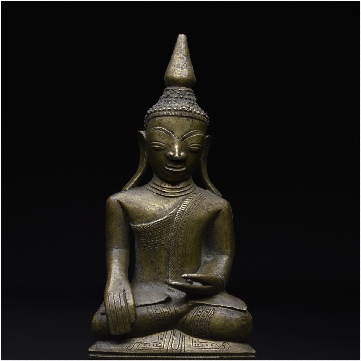 Birmanie, Fin du XIXème siècle, Statuette en alliage cuivreux représentant le Bouddha Sakyamuni-photo-6