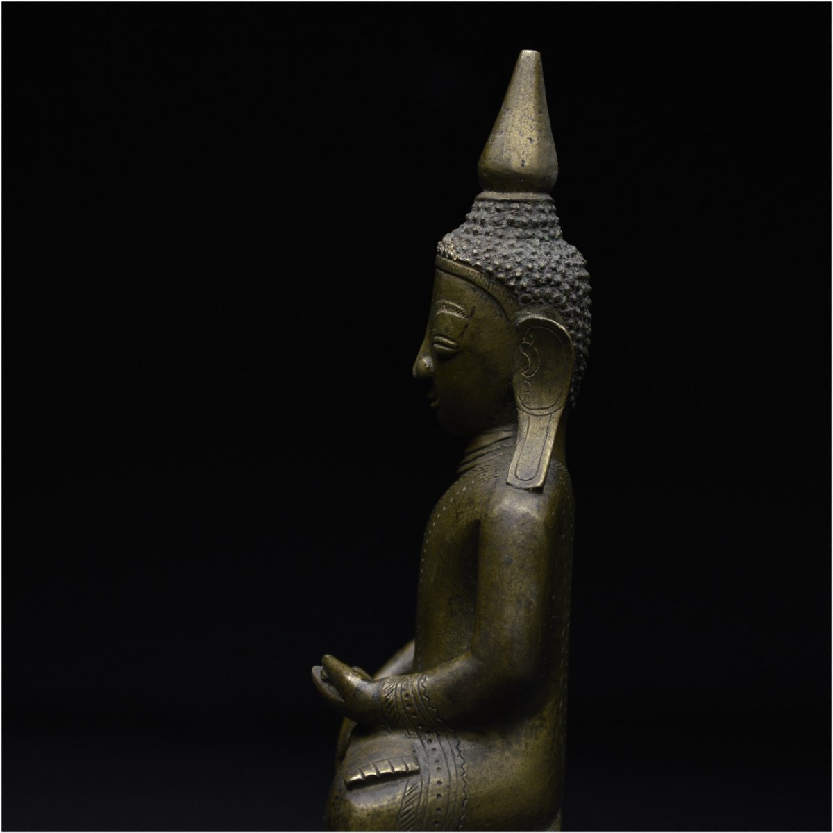 Birmanie, Fin du XIXème siècle, Statuette en alliage cuivreux représentant le Bouddha Sakyamuni-photo-7