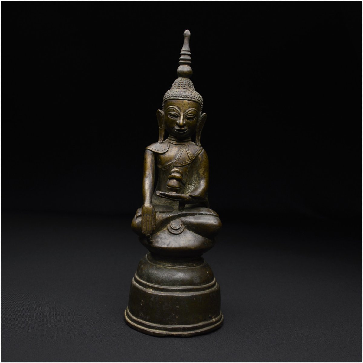 Birmanie, XIXème siècle, Représentation du Bouddha Maravijaya, Bronze à patine brune-photo-2