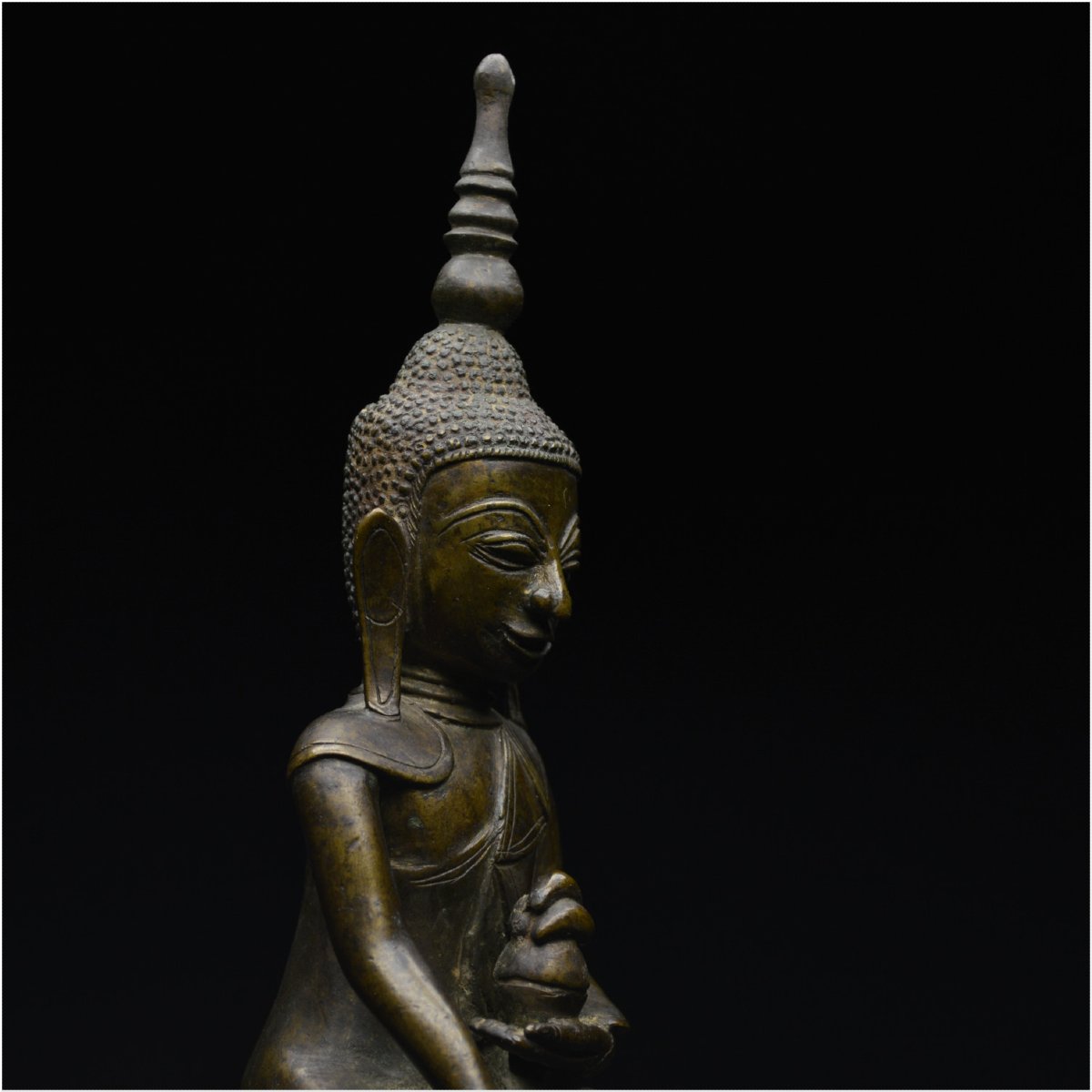 Birmanie, XIXème siècle, Représentation du Bouddha Maravijaya, Bronze à patine brune-photo-3