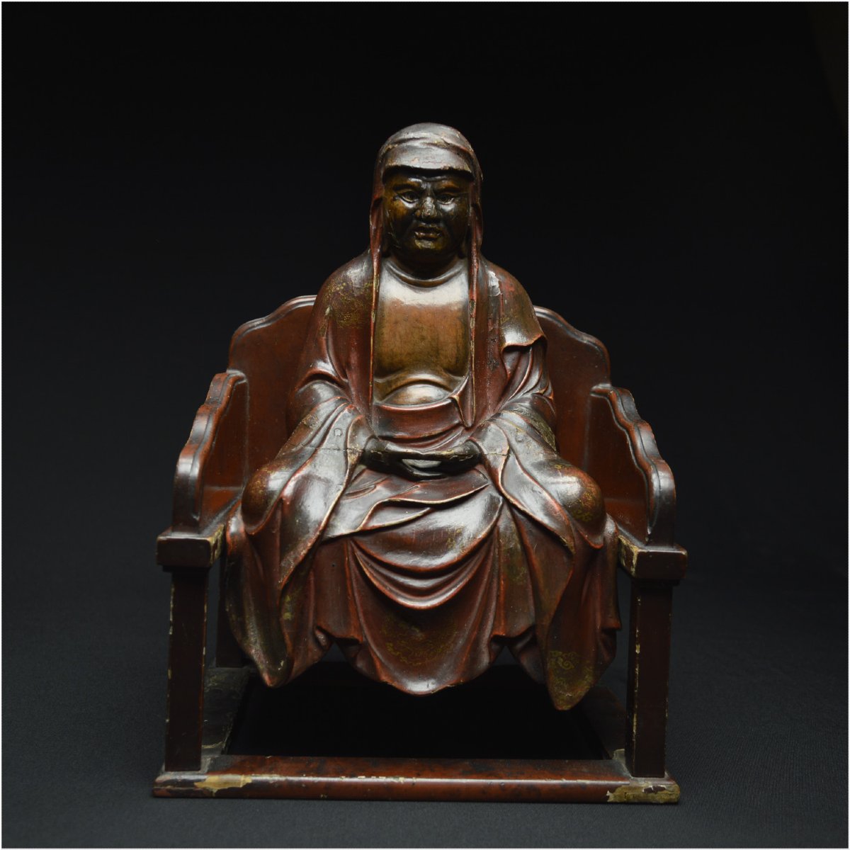 Japon, Époque médiévale, XVème siècle, Groupe en bois laqué polychrome représentant Bodhidharma-photo-3