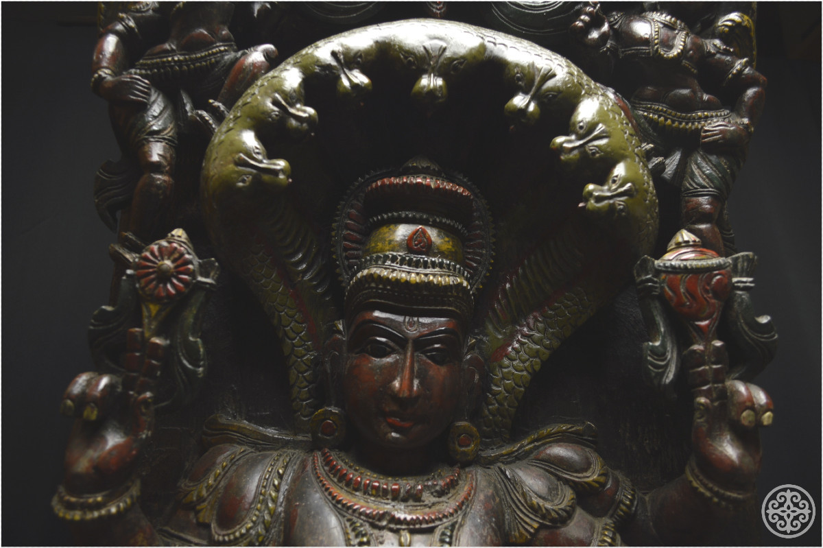 Inde, Fin XIXème - début XXème siècle, Grand panneau en bois polychrome représentant Vishnou-photo-4