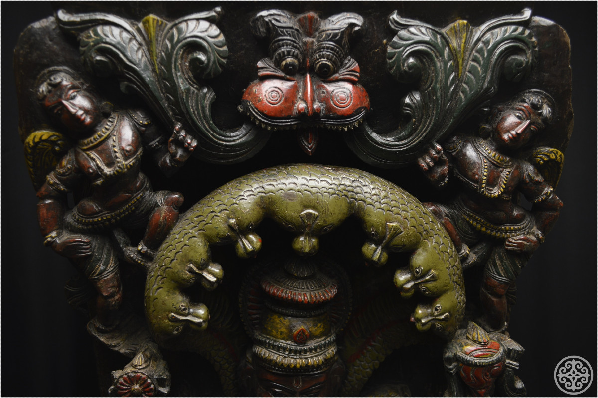 Inde, Fin XIXème - début XXème siècle, Grand panneau en bois polychrome représentant Vishnou-photo-2