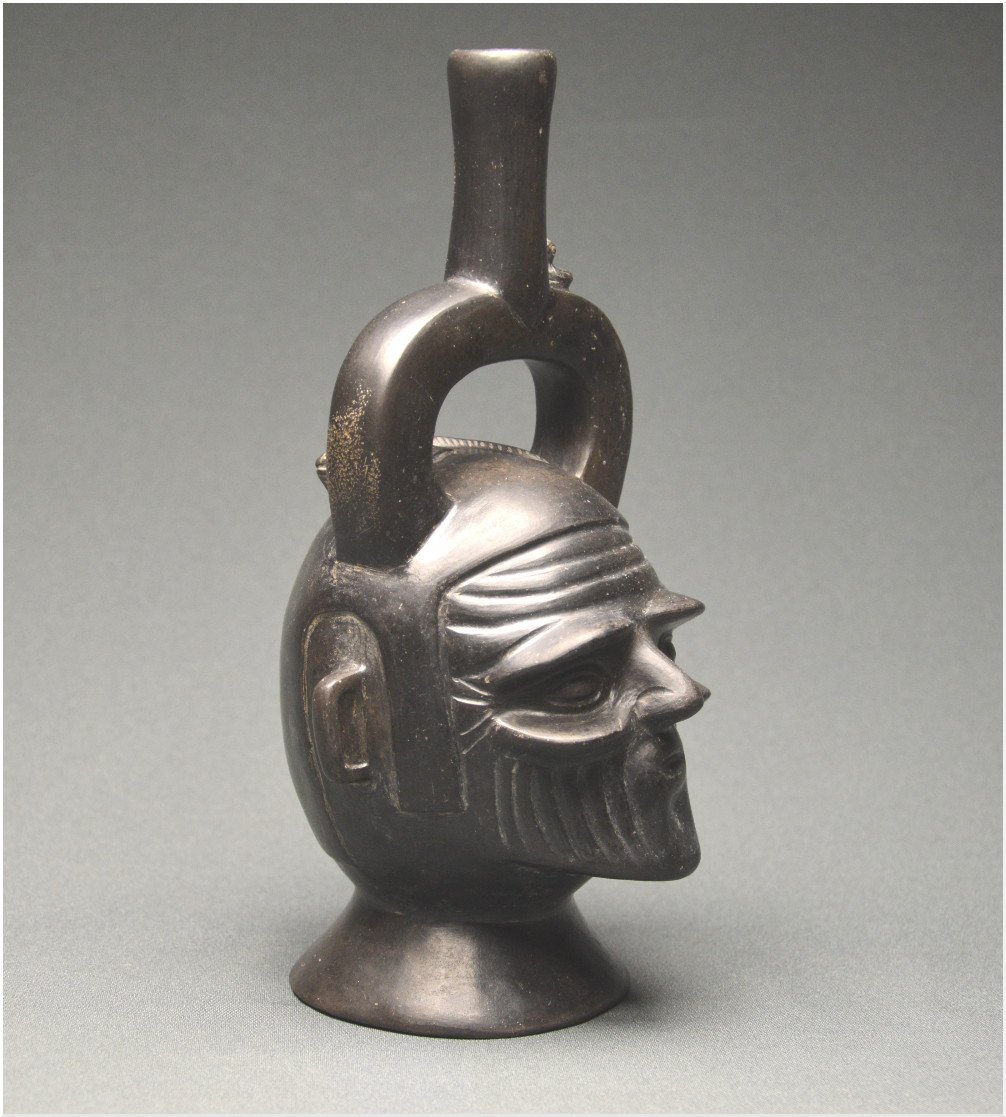 Pérou / Culture Chimú, 1400 - 1521 ap J. -C. / Vase étrier céphalomorphe en céramique vernissée -photo-3