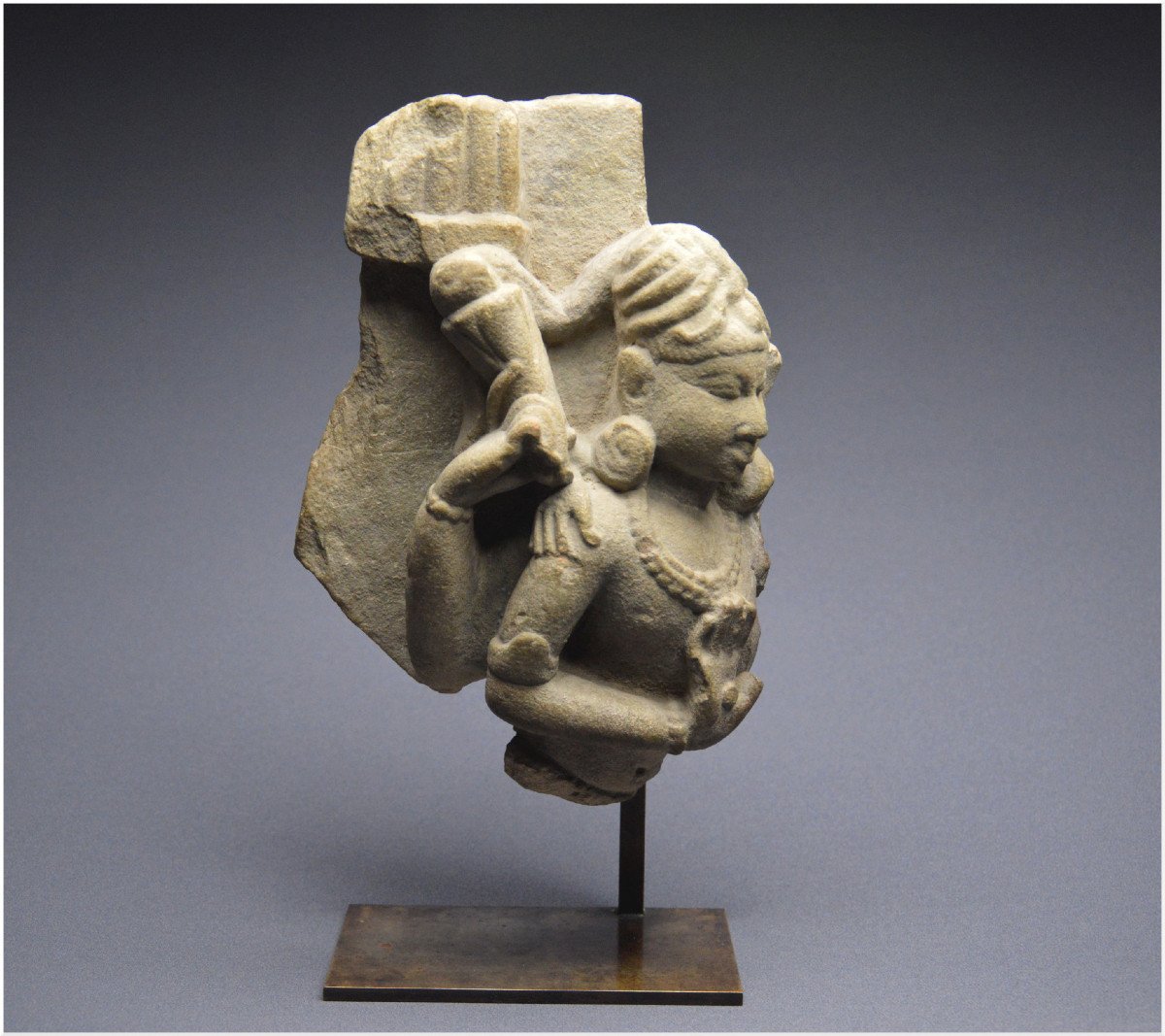 India / Medieval Period - 11th Century / Fragment Of A Sandstone Stele Representing Vishnu-photo-2