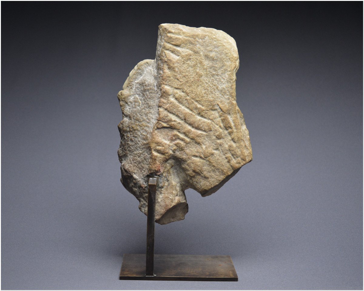 India / Medieval Period - 11th Century / Fragment Of A Sandstone Stele Representing Vishnu-photo-8