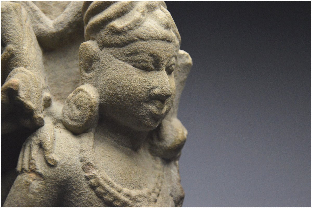 India / Medieval Period - 11th Century / Fragment Of A Sandstone Stele Representing Vishnu-photo-4