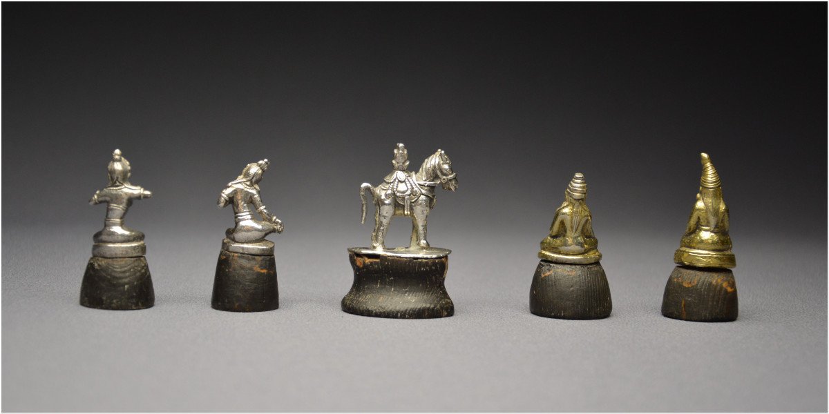 Tibet, 19th Century, Rare Set Of Silver Buddhist Figurines-photo-8
