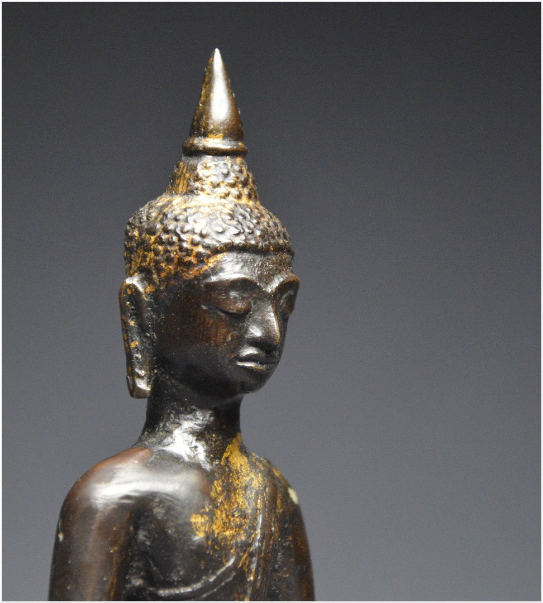 Ancien Royaume de Siam, XVIème - XVIIème siècle, Bouddha en bronze à patine sombre et traces de dorure-photo-5