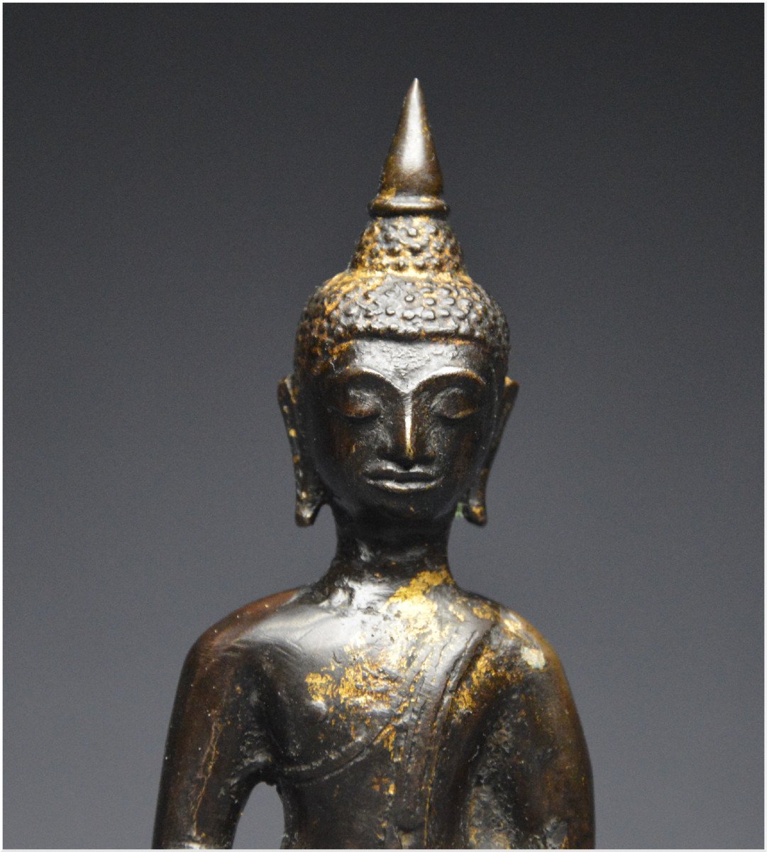 Ancien Royaume de Siam, XVIème - XVIIème siècle, Bouddha en bronze à patine sombre et traces de dorure-photo-6